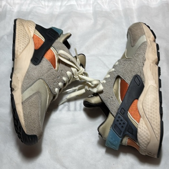 NIKE Air Huarache‎ Swoosh women’s Sz 8.5 lace up sneakers - Picture 10 of 12